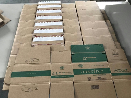 300g/M2 kartondoos die Machine Elektrische Gedreven Sinaasappel voor Golfdoos lijmen